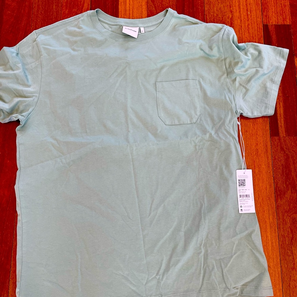 Men’s XL T-shirt NEW